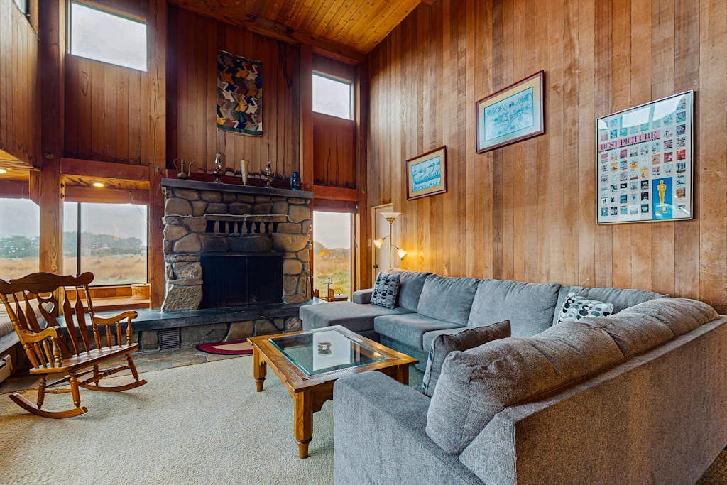 This Sea Ranch home offers a distant glimpse of the Pacific from the living room. End the day in your private hot tub with the ocean as your soundtrack. A warm fire and the private hot tub anchor cozy evenings in. Room for 8 in this 3-bedroom home. Sea Ranch community pools, tennis courts, and the Lodge are nearby. Architecture, nature, and the Pacific -- Sea Ranch has it all.