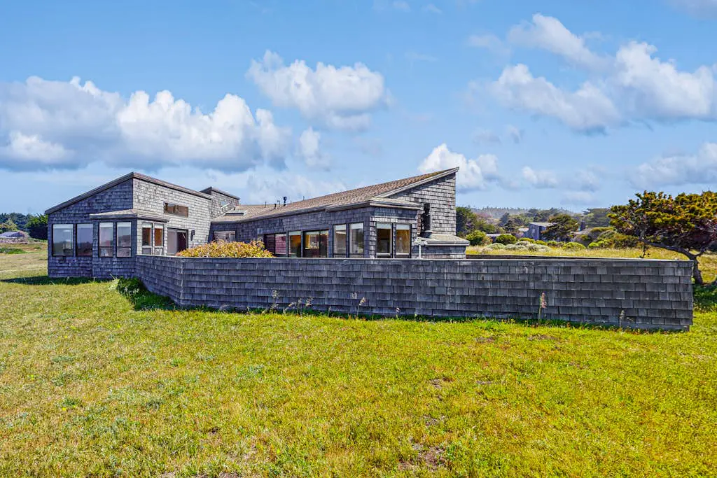 Windrow Retreat - Newly remodeled ocean-view home with private hot tub & fireplace