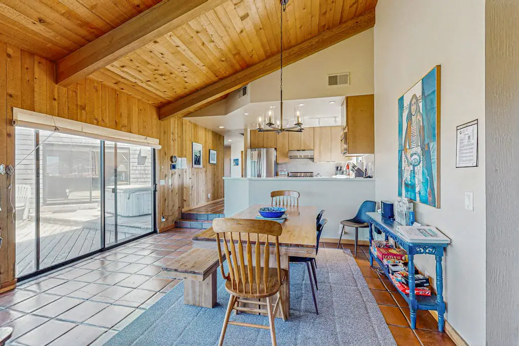 Windrow Retreat - Newly remodeled ocean-view home with private hot tub & fireplace