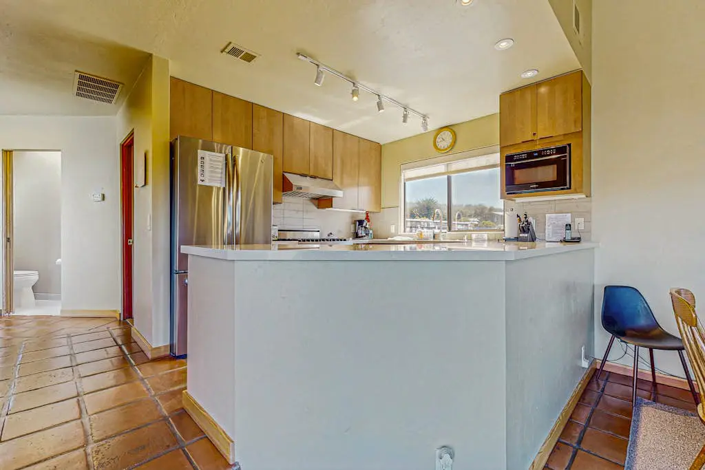 Windrow Retreat - Newly remodeled ocean-view home with private hot tub & fireplace