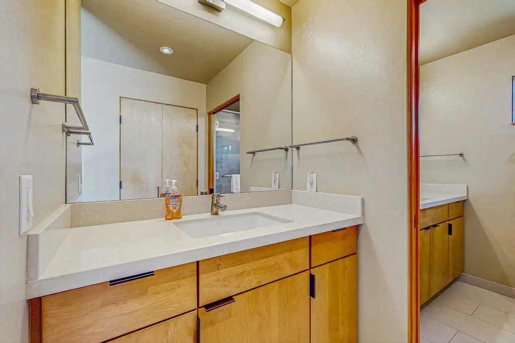 Windrow Retreat - Newly remodeled ocean-view home with private hot tub & fireplace