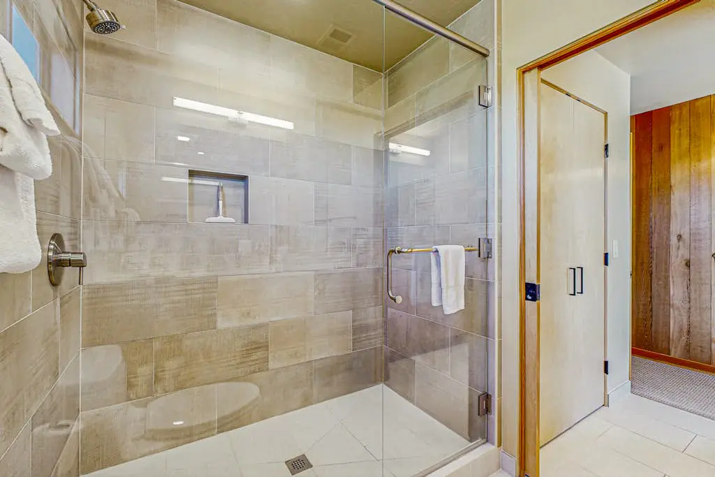 Windrow Retreat - Newly remodeled ocean-view home with private hot tub & fireplace