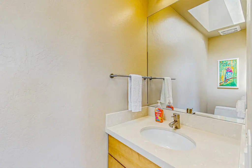 Windrow Retreat - Newly remodeled ocean-view home with private hot tub & fireplace