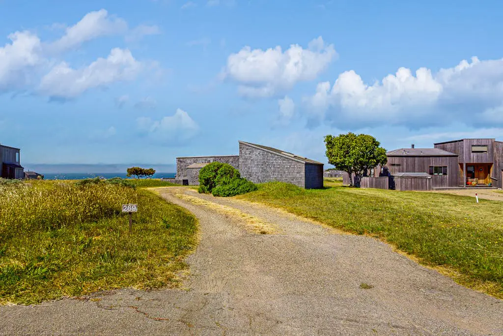Windrow Retreat - Newly remodeled ocean-view home with private hot tub & fireplace