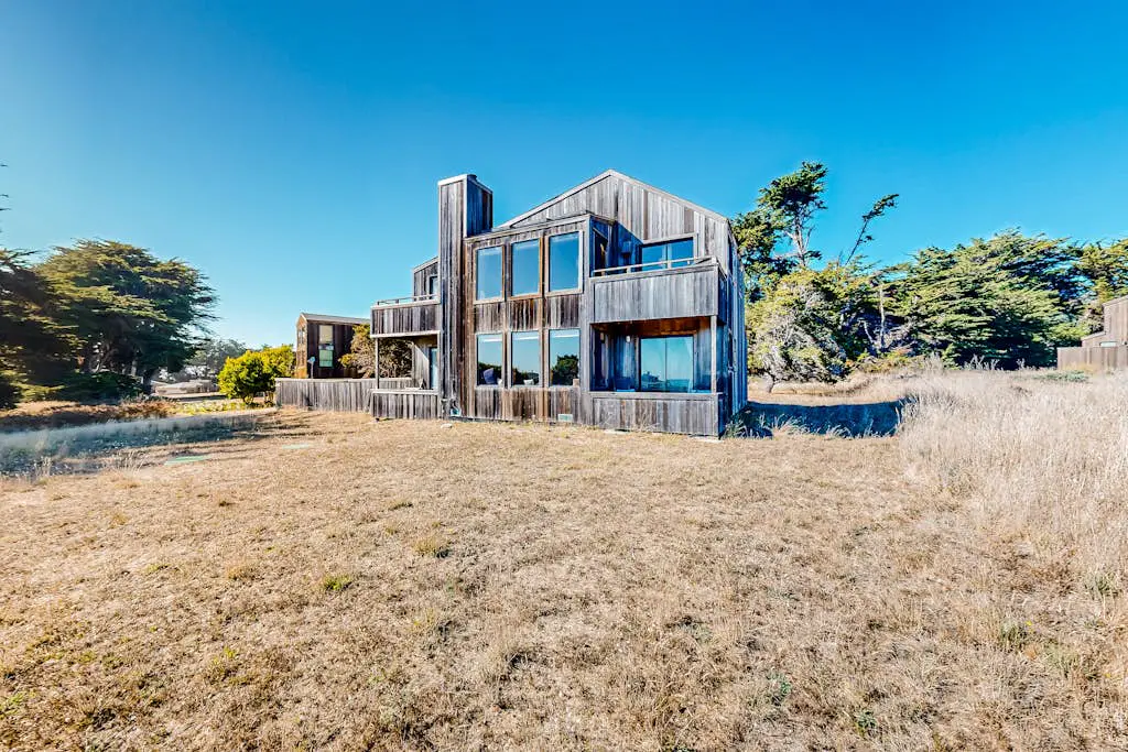 Shell Beach - Sea Ranch home with hot tub & ocean views, dogs welcome