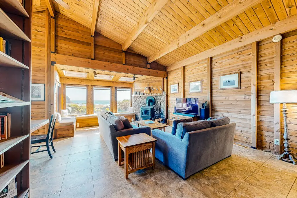 Shell Beach - Sea Ranch home with hot tub & ocean views, dogs welcome