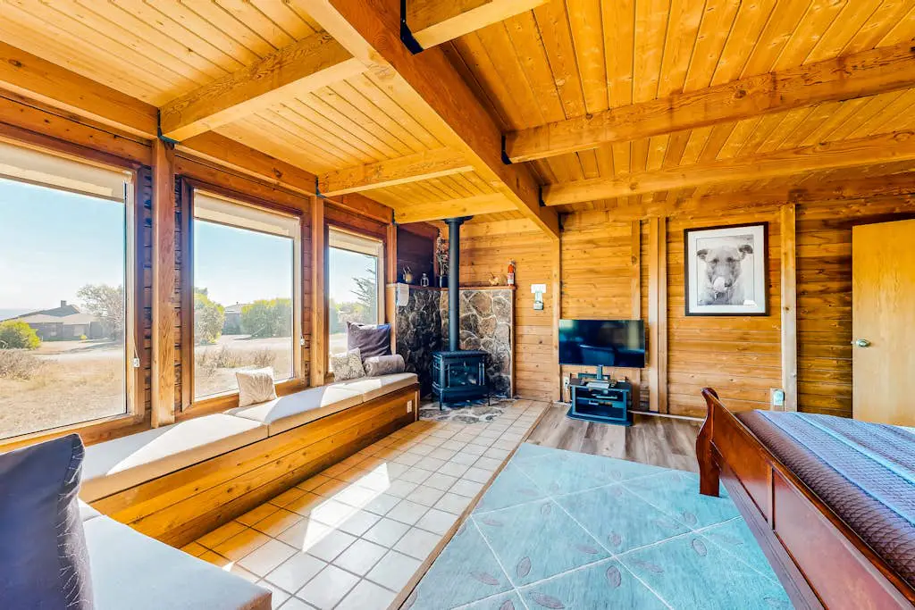 Shell Beach - Sea Ranch home with hot tub & ocean views, dogs welcome