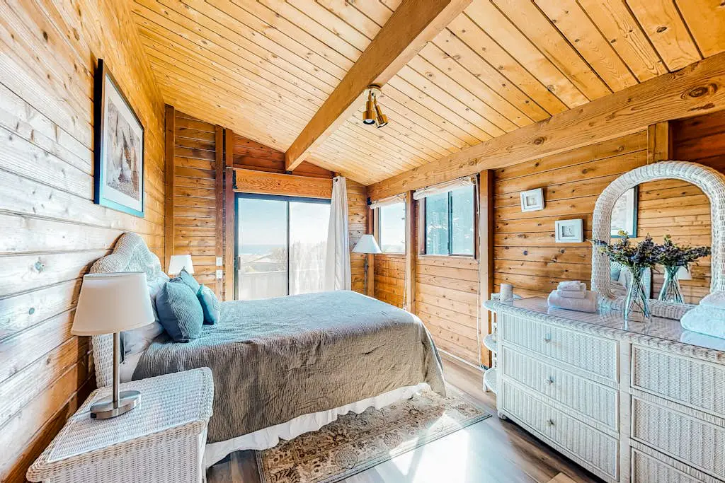 Shell Beach - Sea Ranch home with hot tub & ocean views, dogs welcome