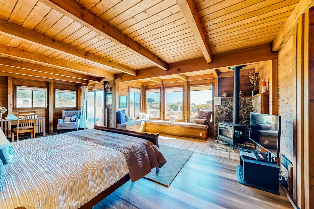 Shell Beach - Sea Ranch home with hot tub & ocean views, dogs welcome