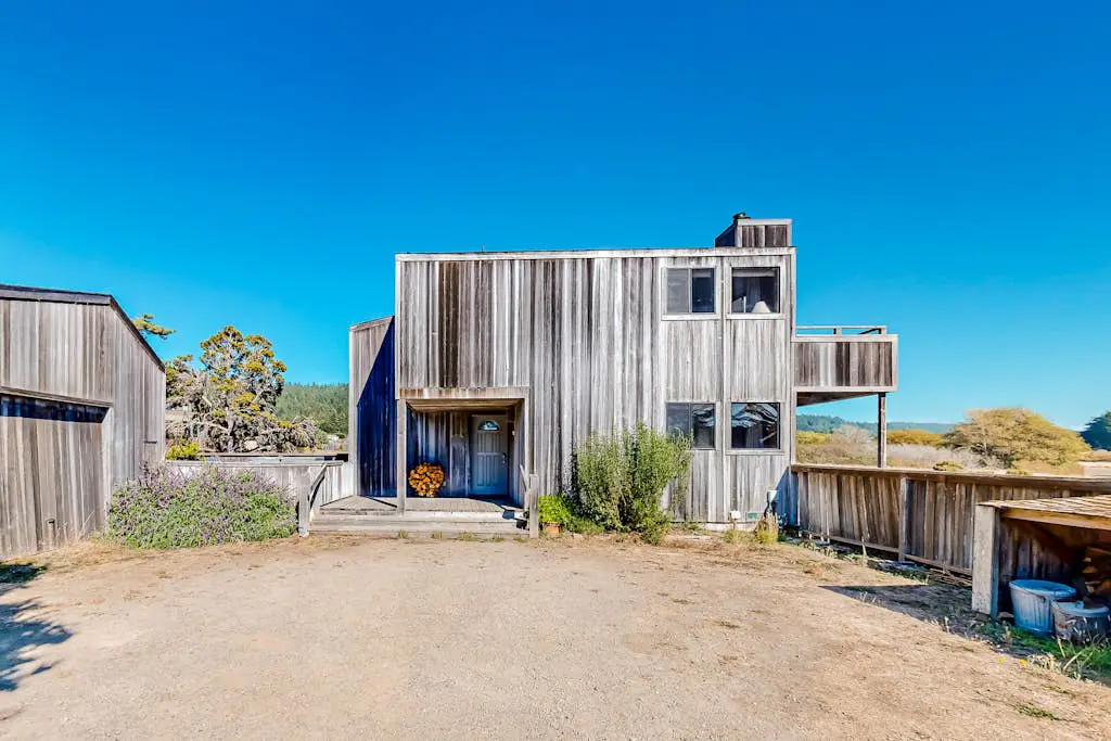 Shell Beach - Sea Ranch home with hot tub & ocean views, dogs welcome