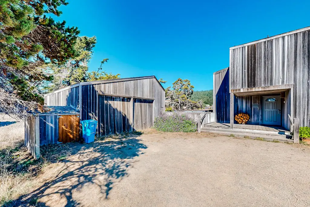 Shell Beach - Sea Ranch home with hot tub & ocean views, dogs welcome