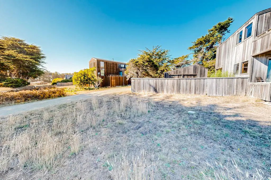 Shell Beach - Sea Ranch home with hot tub & ocean views, dogs welcome