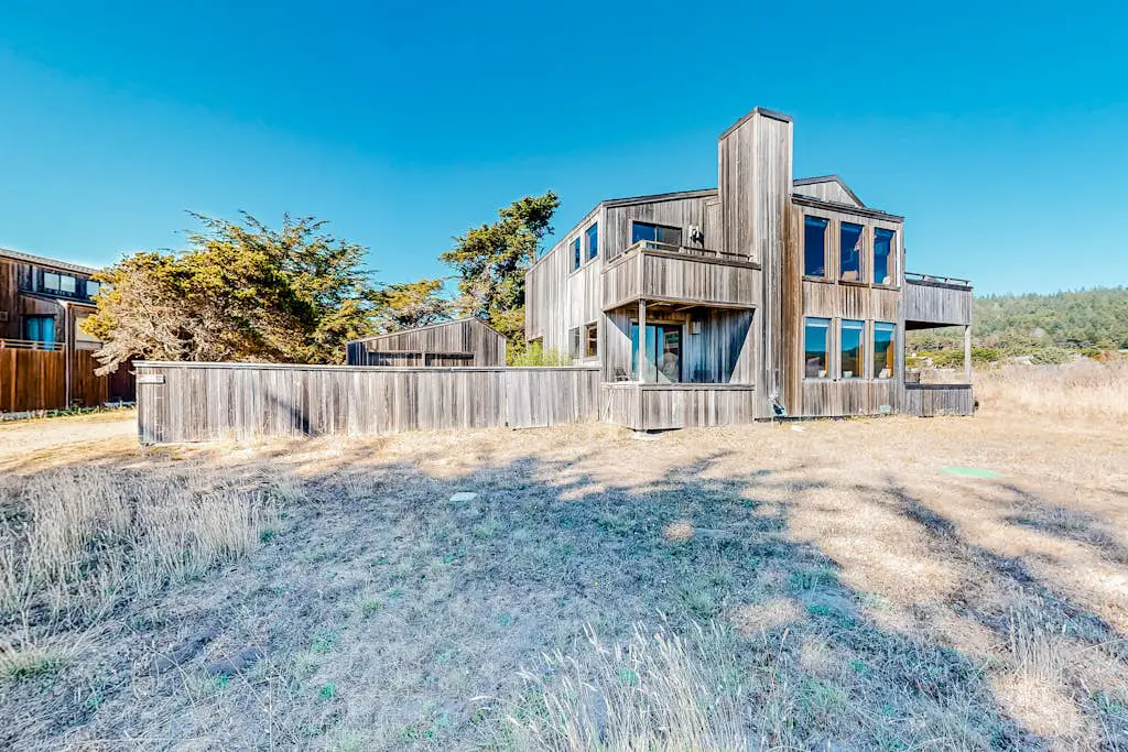 Shell Beach - Sea Ranch home with hot tub & ocean views, dogs welcome
