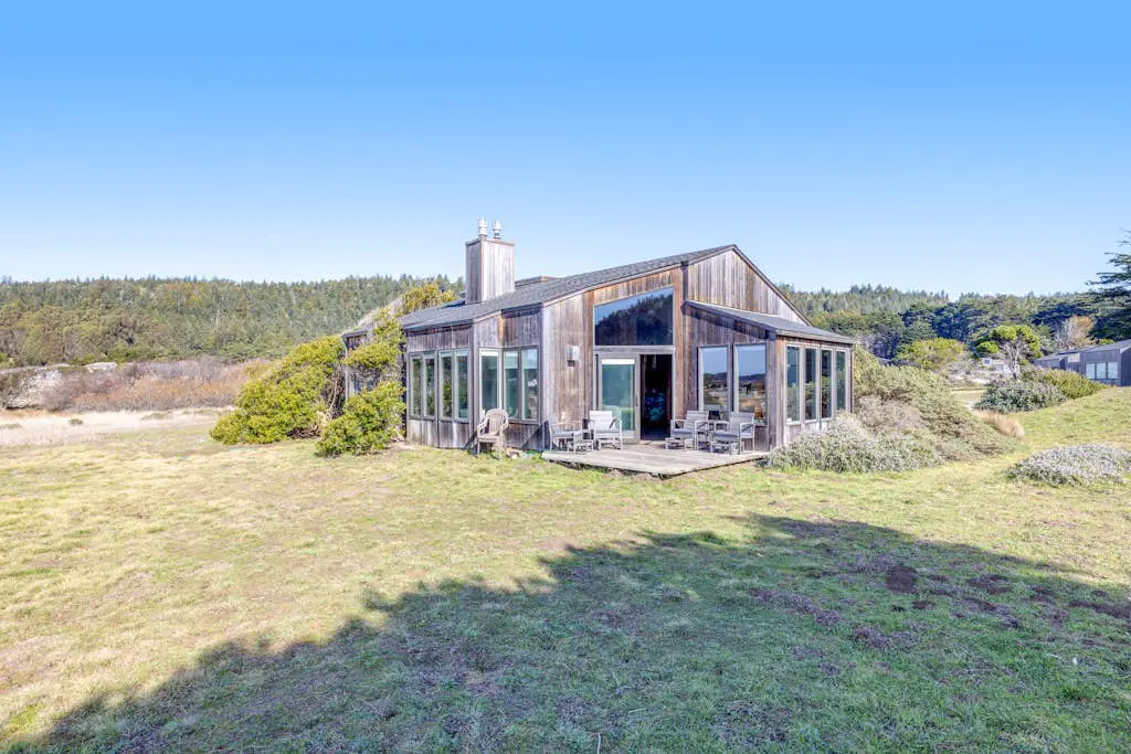 Samson Getaway - Ocean-view meadow home with hot tub near Walk On Beach, dogs welcome