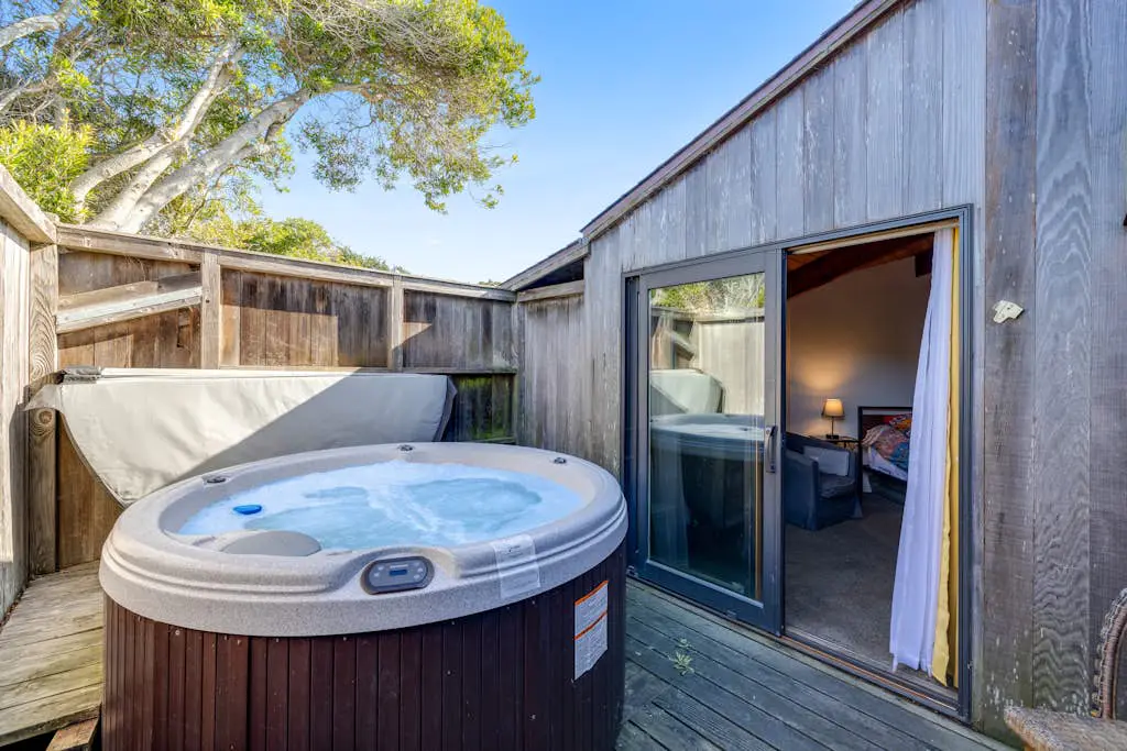 Samson Getaway - Ocean-view meadow home with hot tub near Walk On Beach, dogs welcome