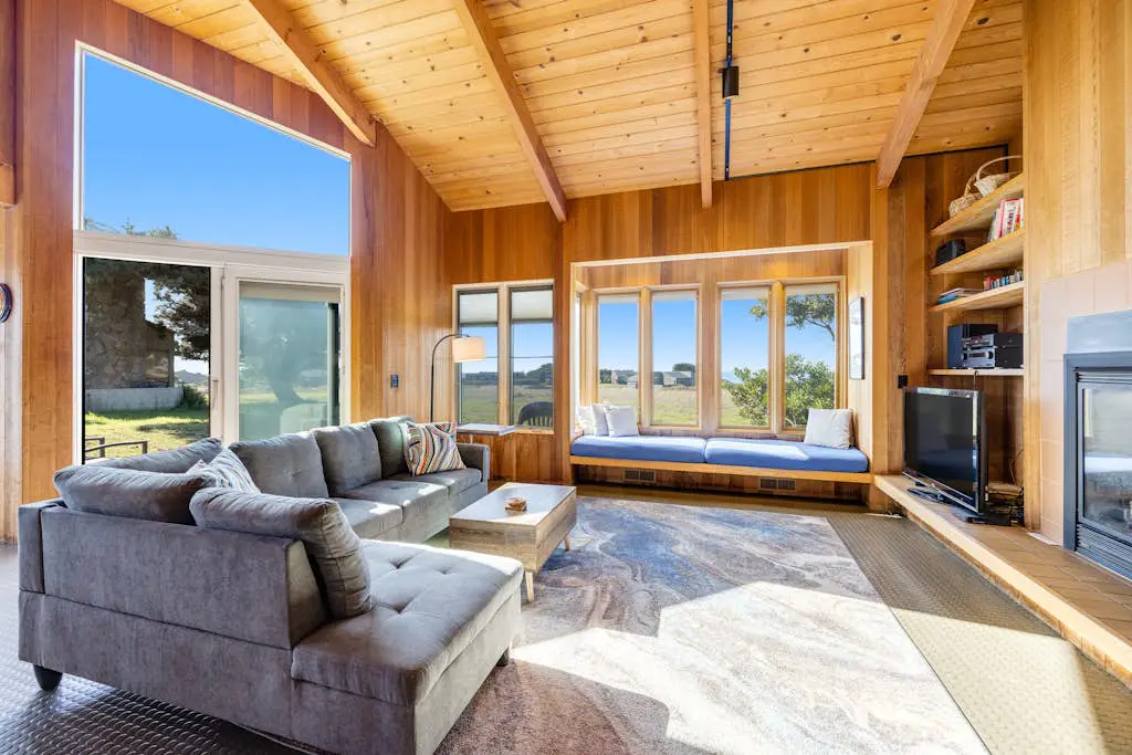 Samson Getaway - Ocean-view meadow home with hot tub near Walk On Beach, dogs welcome