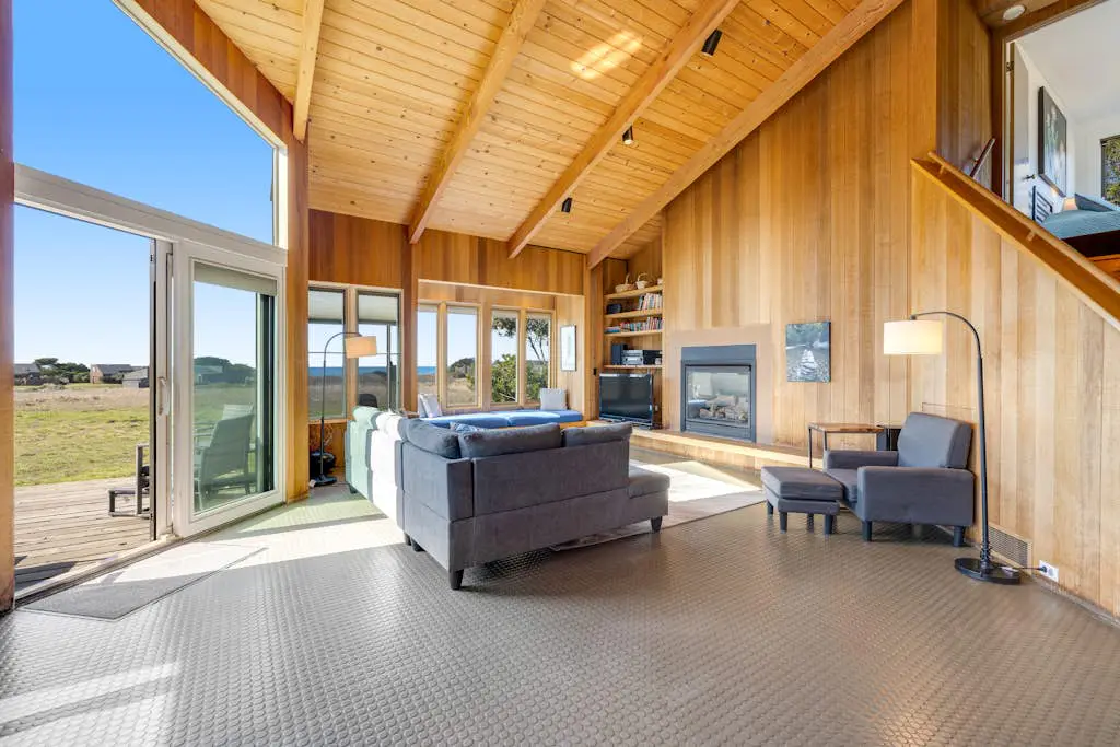 Samson Getaway - Ocean-view meadow home with hot tub near Walk On Beach, dogs welcome