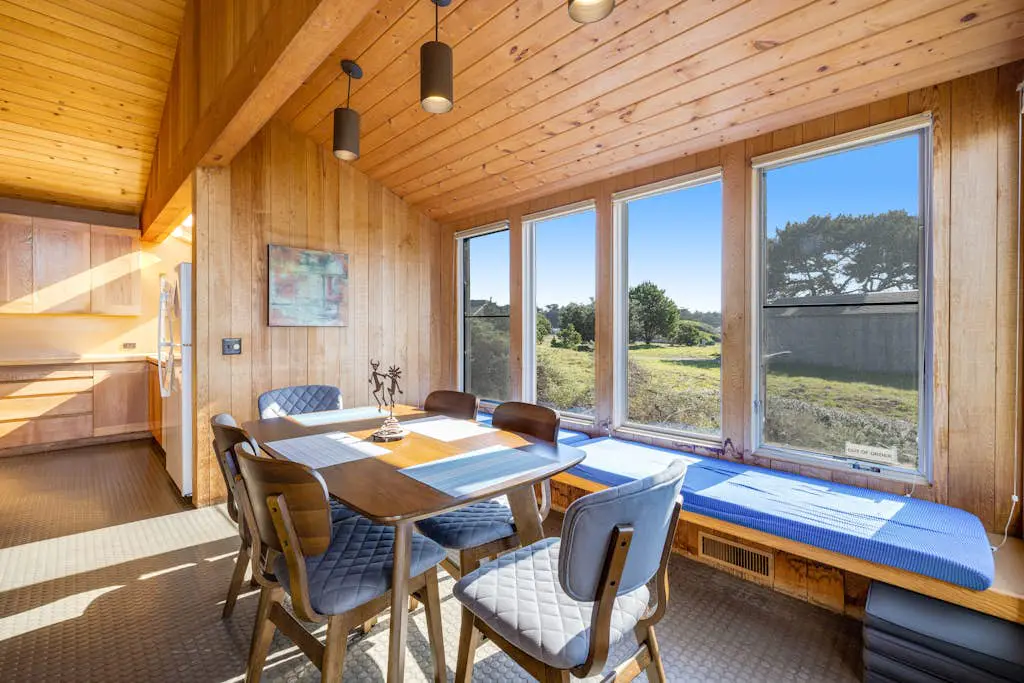 Samson Getaway - Ocean-view meadow home with hot tub near Walk On Beach, dogs welcome