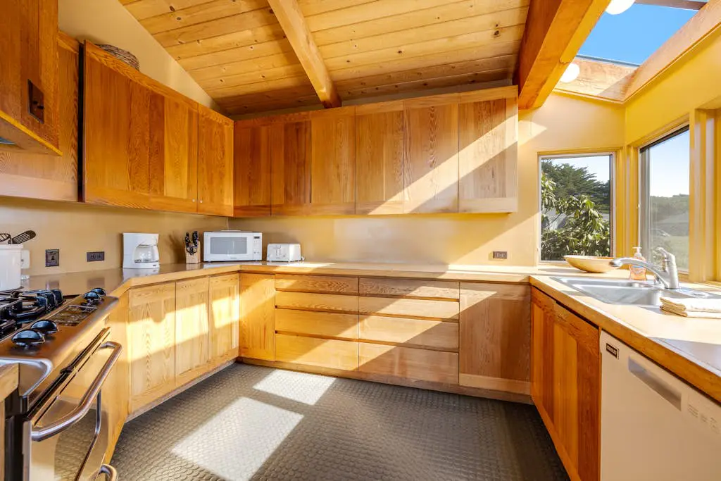 Samson Getaway - Ocean-view meadow home with hot tub near Walk On Beach, dogs welcome