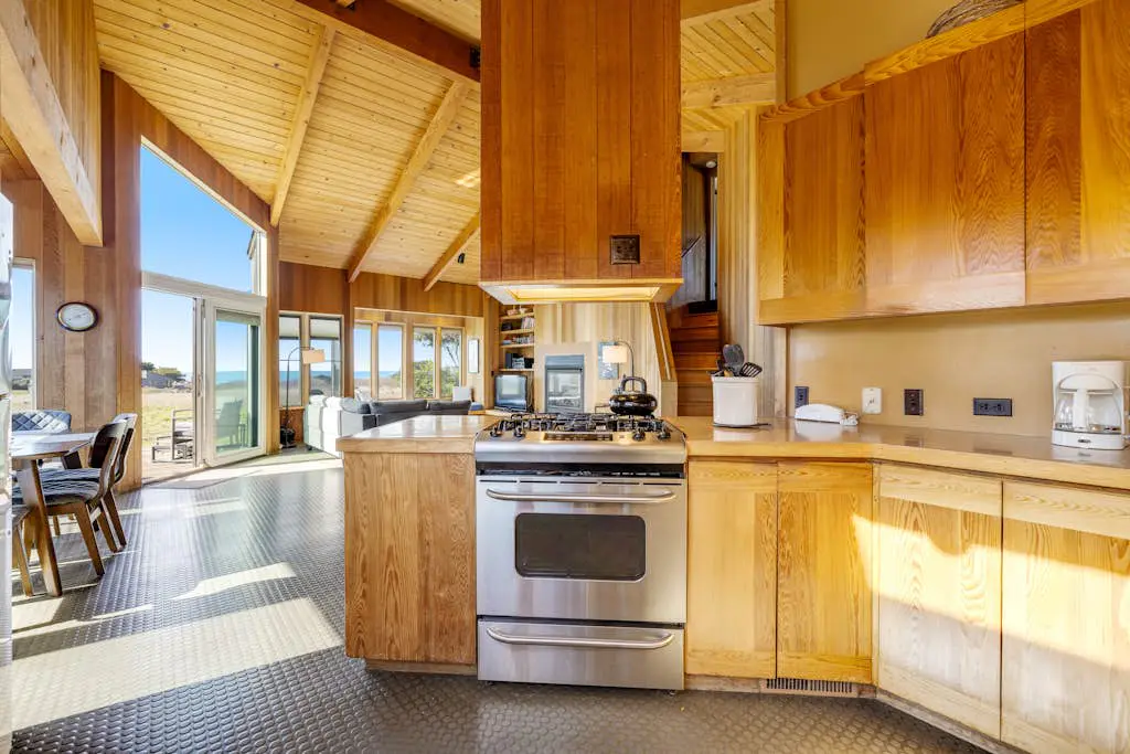 Samson Getaway - Ocean-view meadow home with hot tub near Walk On Beach, dogs welcome