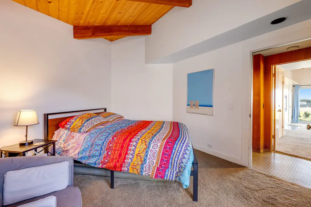 Samson Getaway - Ocean-view meadow home with hot tub near Walk On Beach, dogs welcome