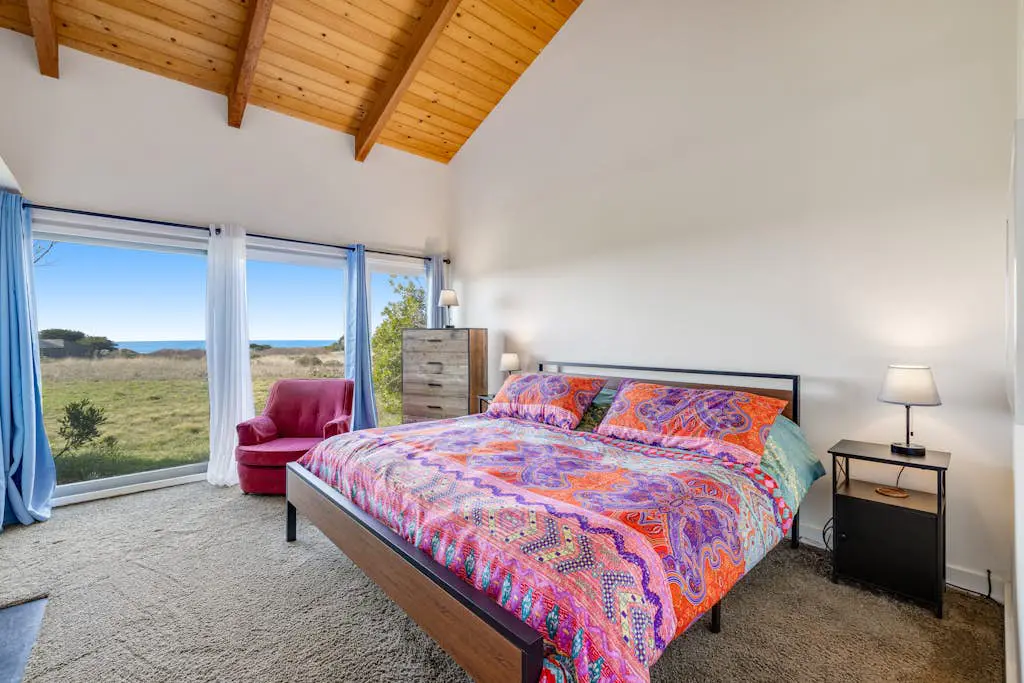 Samson Getaway - Ocean-view meadow home with hot tub near Walk On Beach, dogs welcome