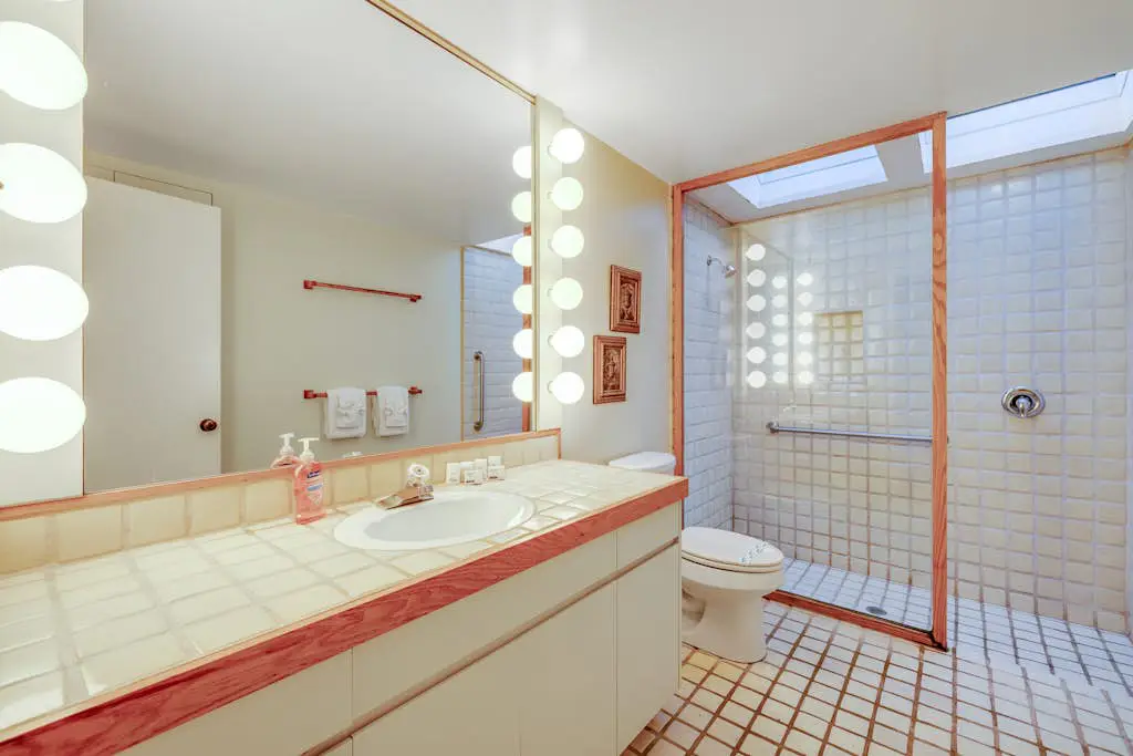 Samson Getaway - Ocean-view meadow home with hot tub near Walk On Beach, dogs welcome