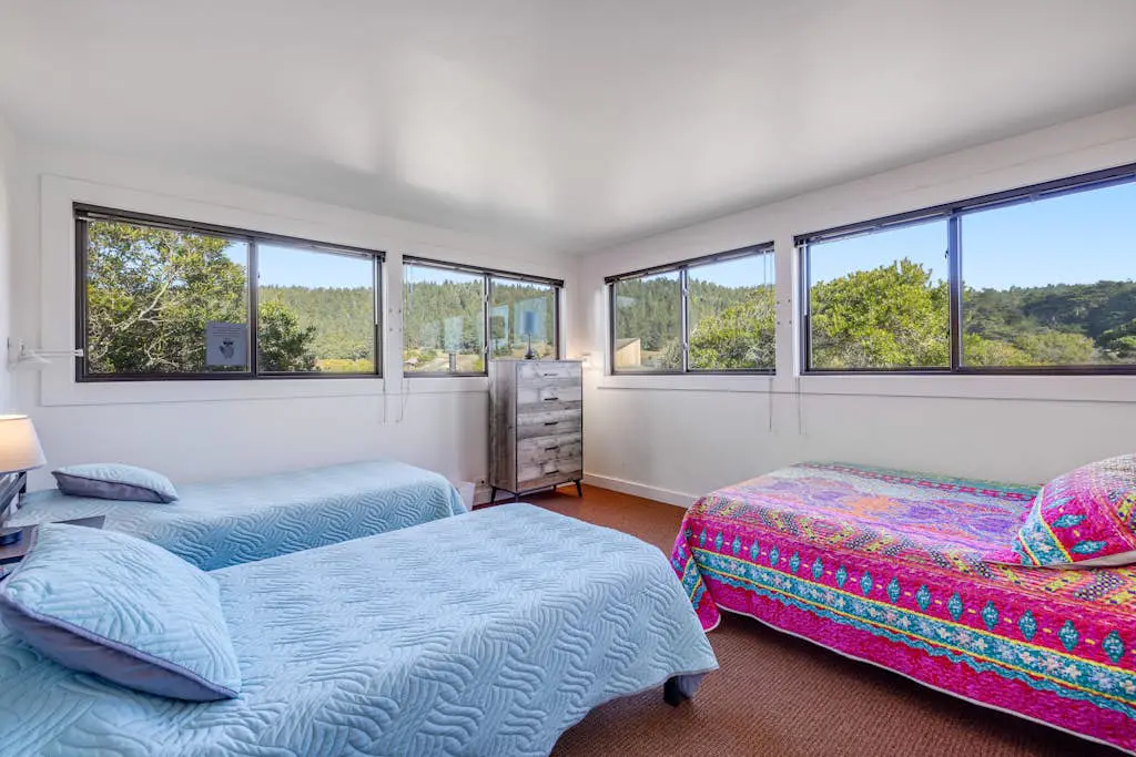 Samson Getaway - Ocean-view meadow home with hot tub near Walk On Beach, dogs welcome
