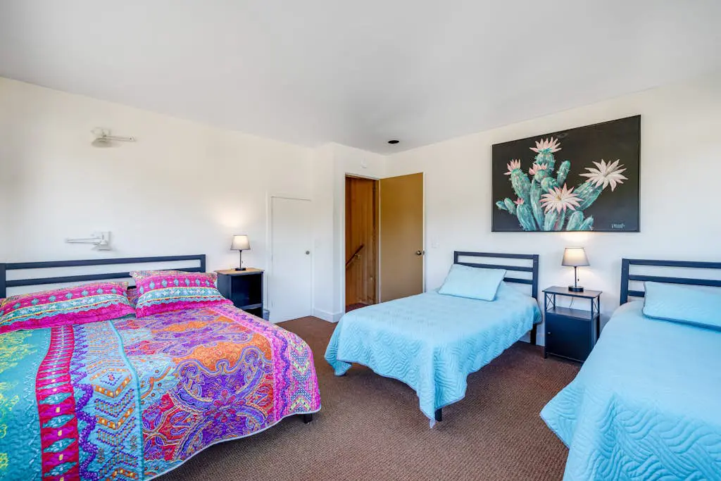 Samson Getaway - Ocean-view meadow home with hot tub near Walk On Beach, dogs welcome
