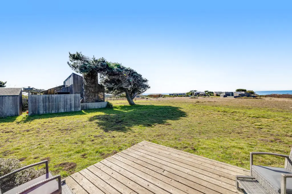 Samson Getaway - Ocean-view meadow home with hot tub near Walk On Beach, dogs welcome