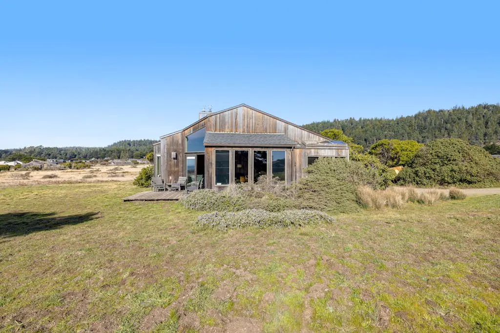 Samson Getaway - Ocean-view meadow home with hot tub near Walk On Beach, dogs welcome