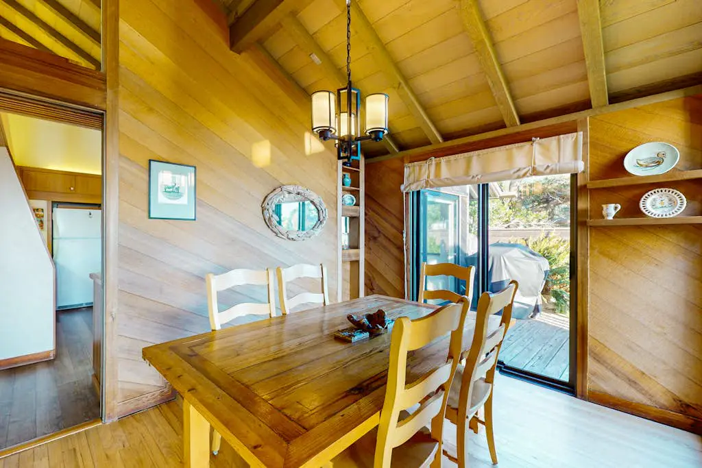 Vista Grande - Obie Bowman-designed home with private hot tub near Black Point