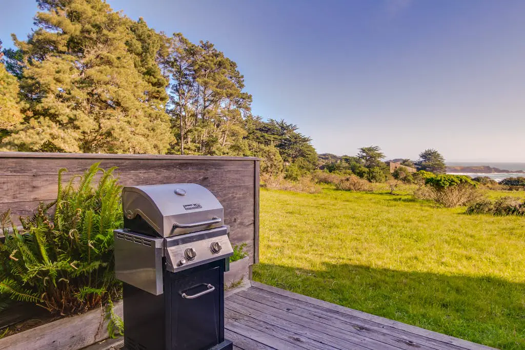 Vista Grande - Obie Bowman-designed home with private hot tub near Black Point