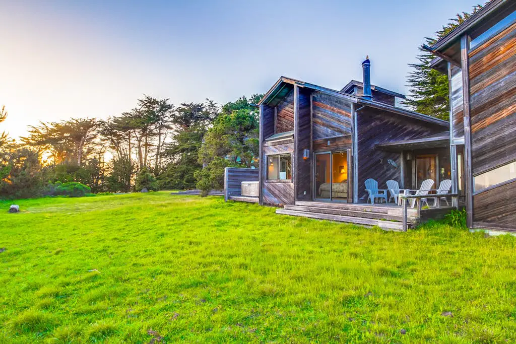 Vista Grande - Obie Bowman-designed home with private hot tub near Black Point