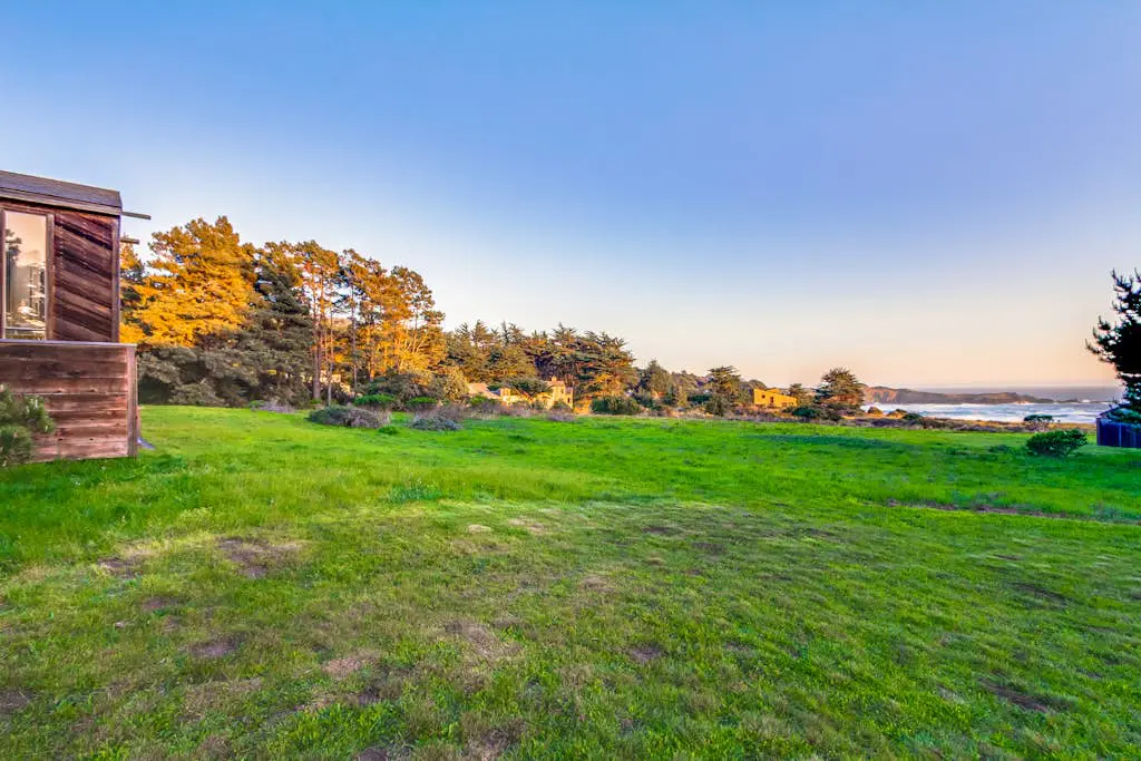 Vista Grande - Obie Bowman-designed home with private hot tub near Black Point