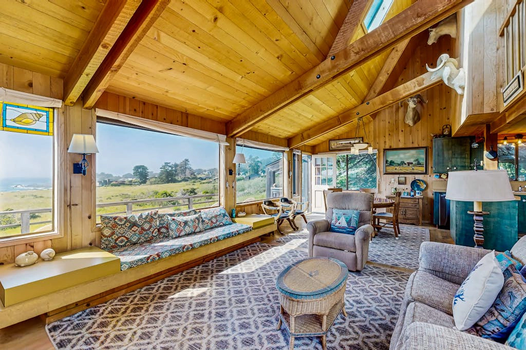 Thayer House - Blufftop home with ocean views, dogs welcome