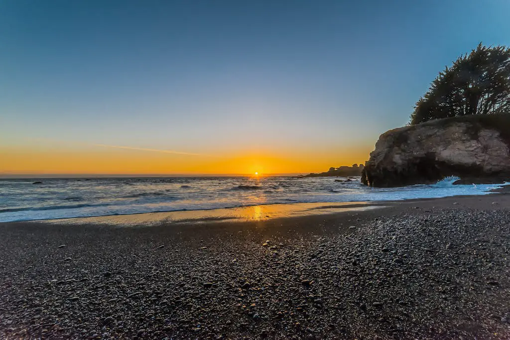 Meadow home with private hot tub on the golf course, dogs welcome