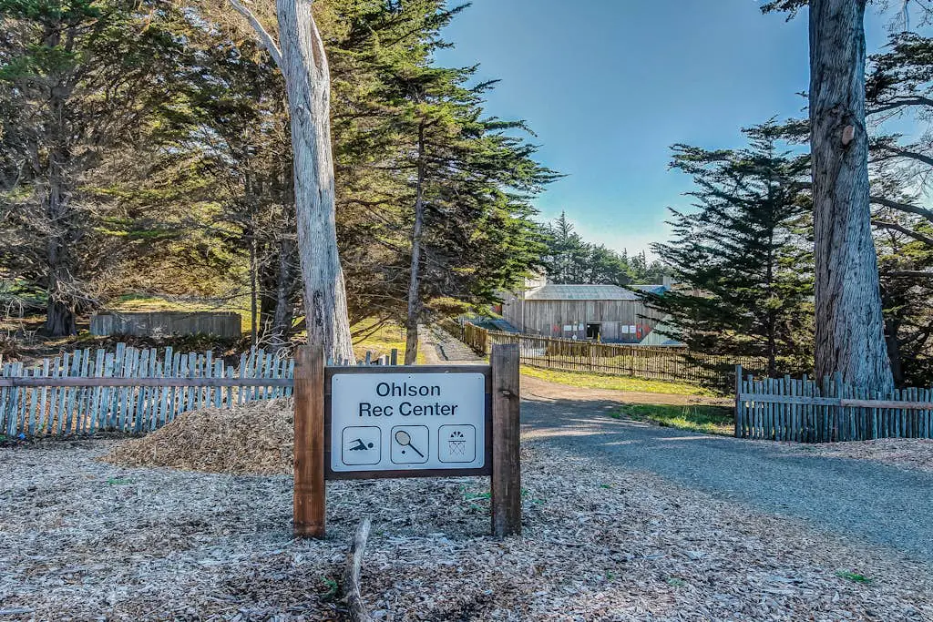 Meadow home with private hot tub on the golf course, dogs welcome