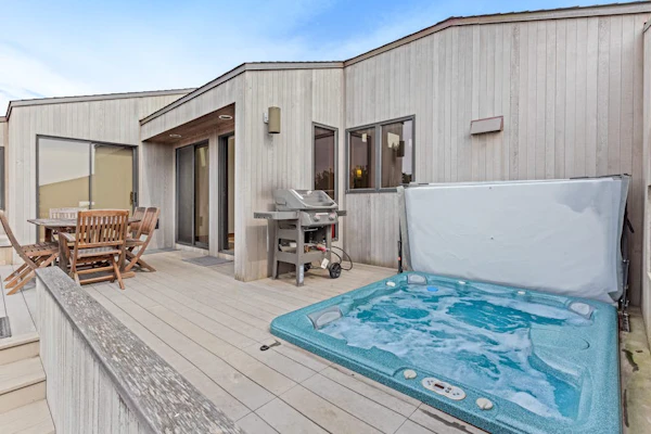 Oceanview bluff home with private hot tub, shared pool, saunas, tennis, & EVC