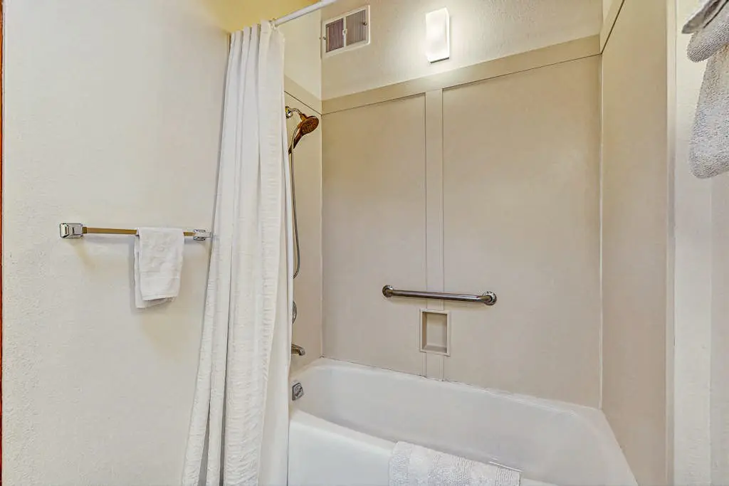 Blue Heron - Ocean-view home with private hot tub, EV charger & fireplace