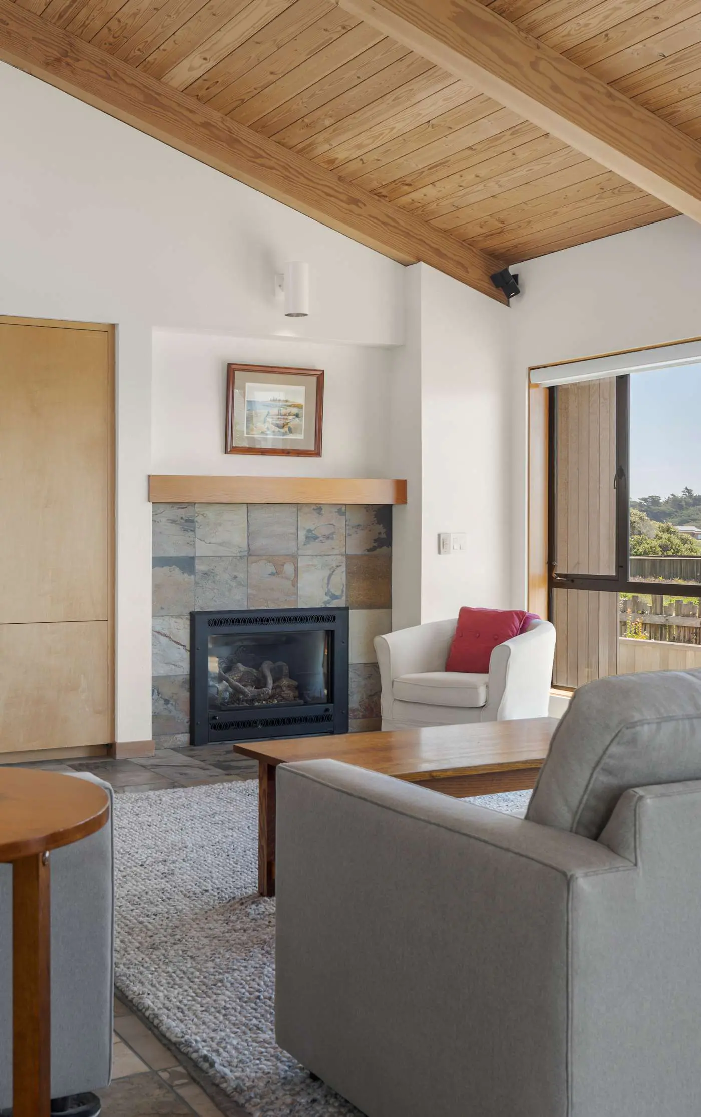 Blue Heron - Ocean-view home with private hot tub, EV charger & fireplace