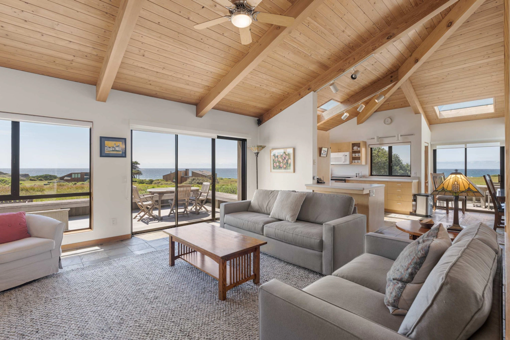 Blue Heron - Ocean-view home with private hot tub, EV charger & fireplace
