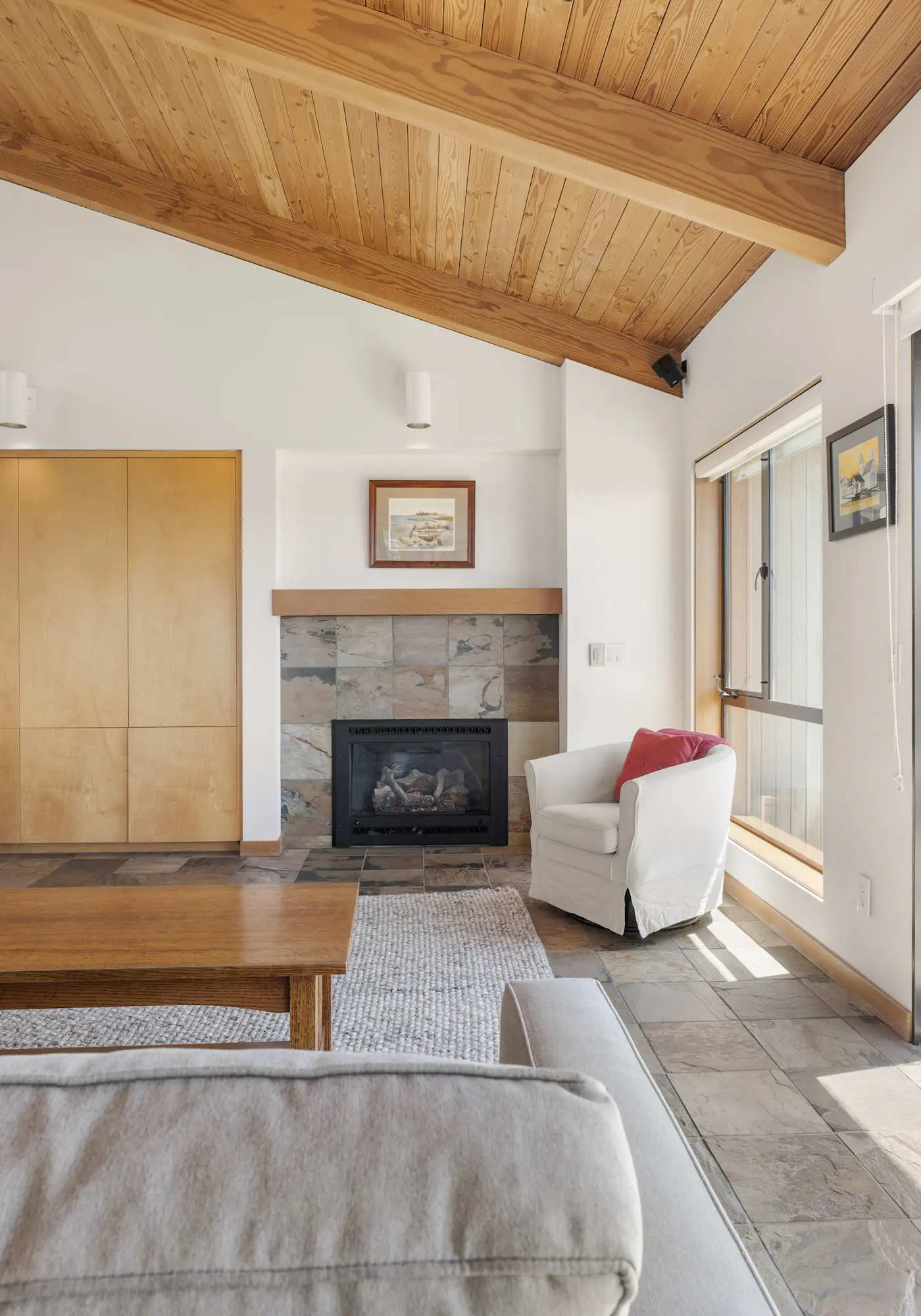 Blue Heron - Ocean-view home with private hot tub, EV charger & fireplace