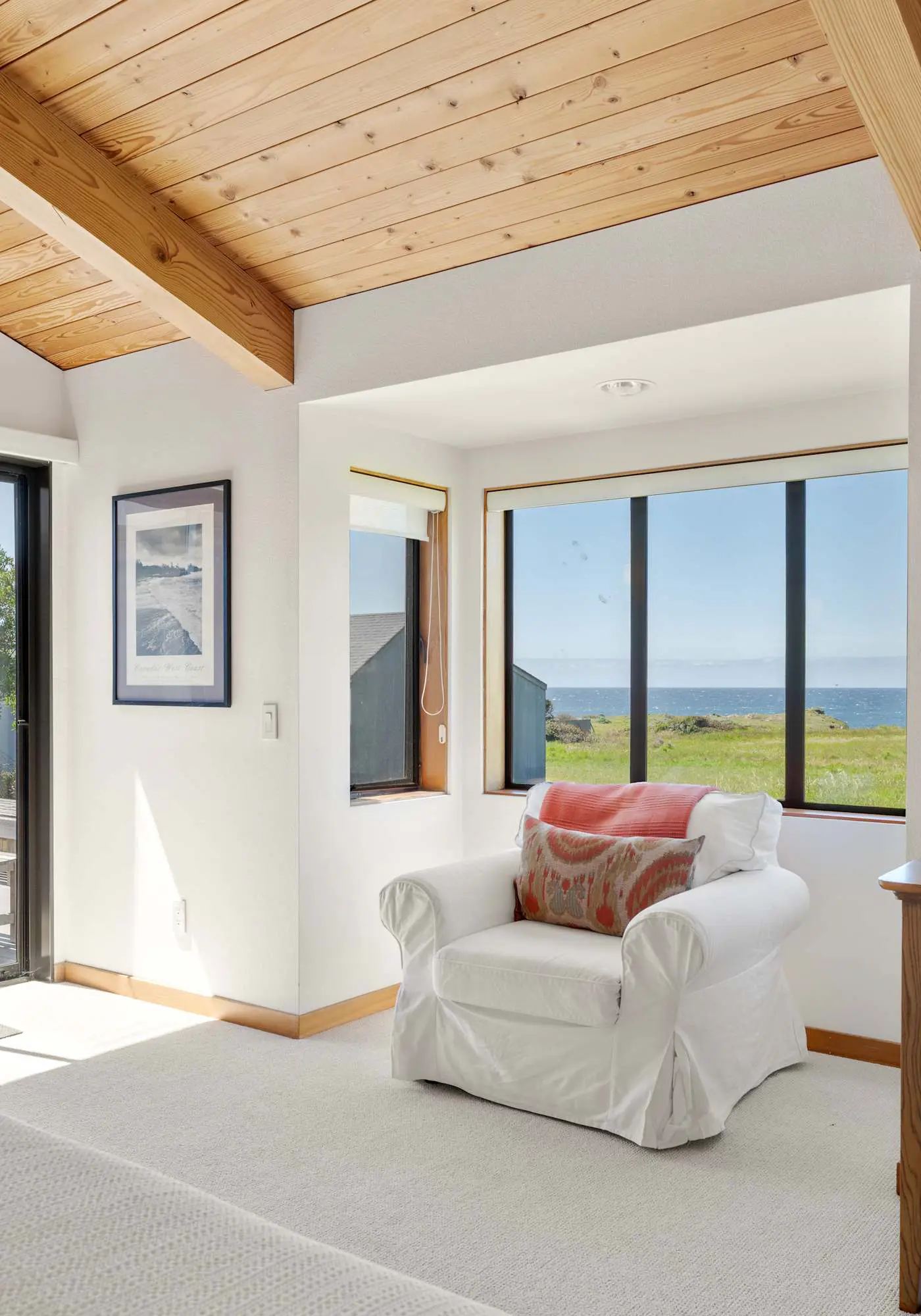 Blue Heron - Ocean-view home with private hot tub, EV charger & fireplace