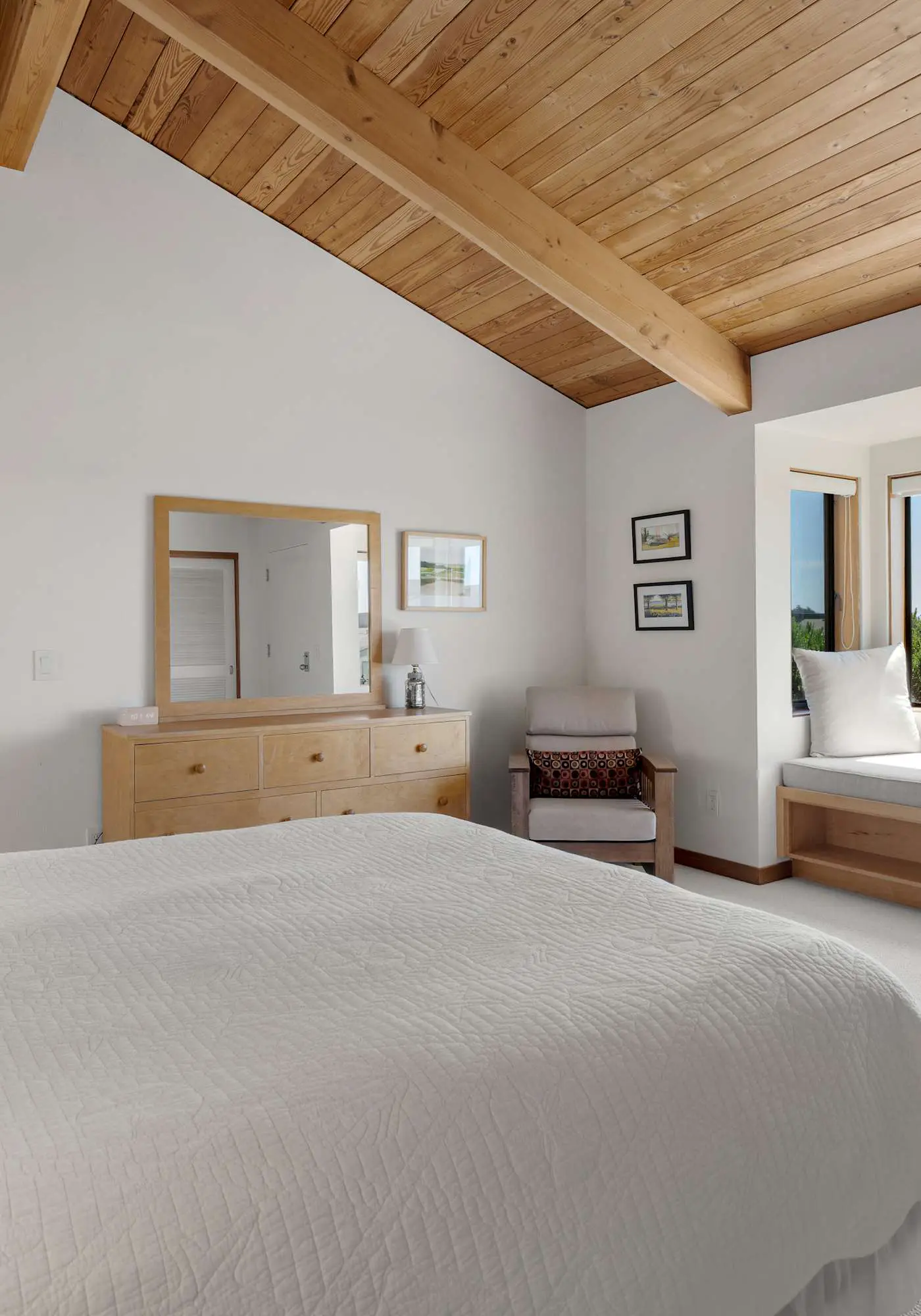 Blue Heron - Ocean-view home with private hot tub, EV charger & fireplace