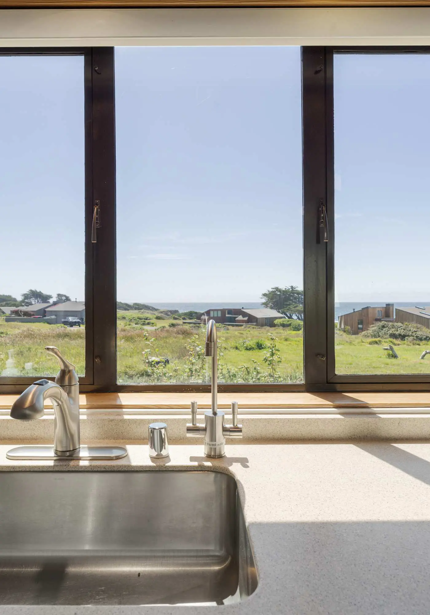 Blue Heron - Ocean-view home with private hot tub, EV charger & fireplace