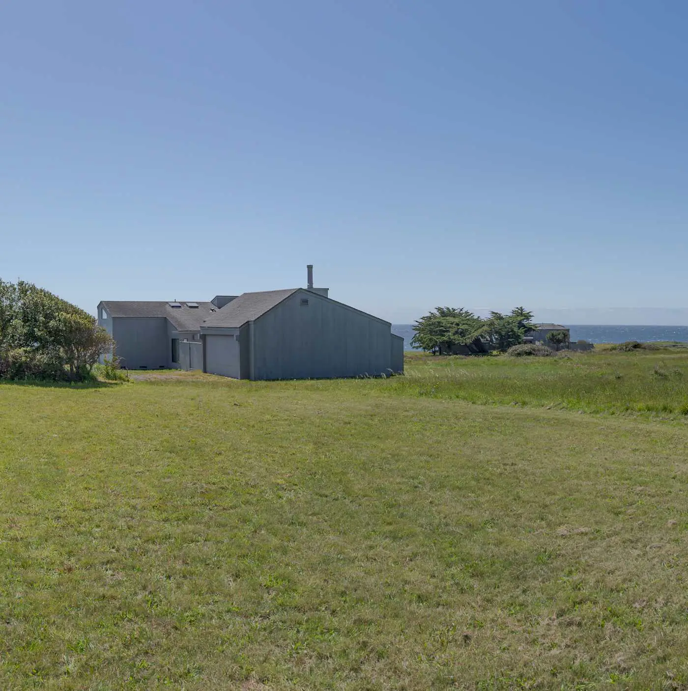 Blue Heron - Ocean-view home with private hot tub, EV charger & fireplace