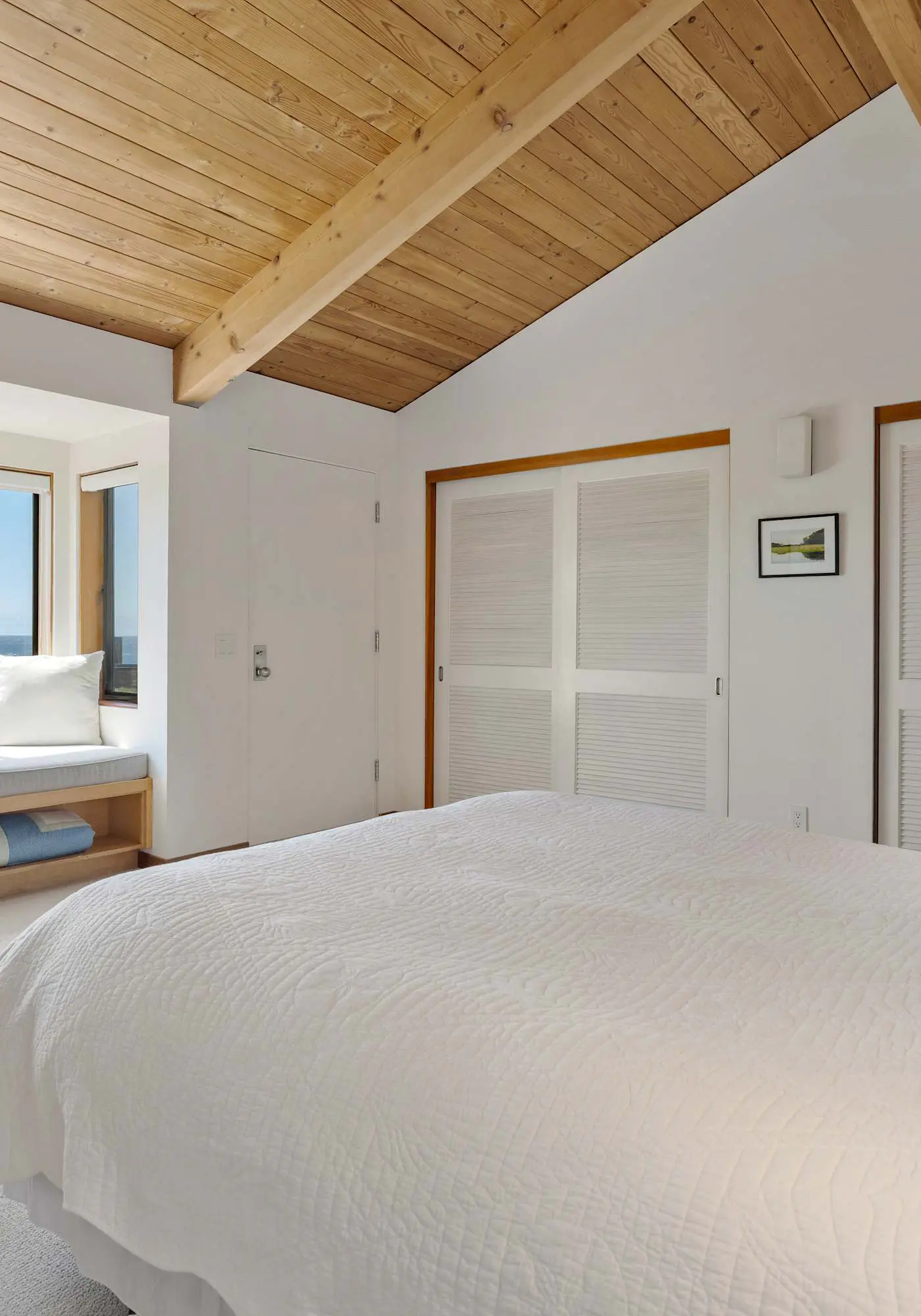 Blue Heron - Ocean-view home with private hot tub, EV charger & fireplace