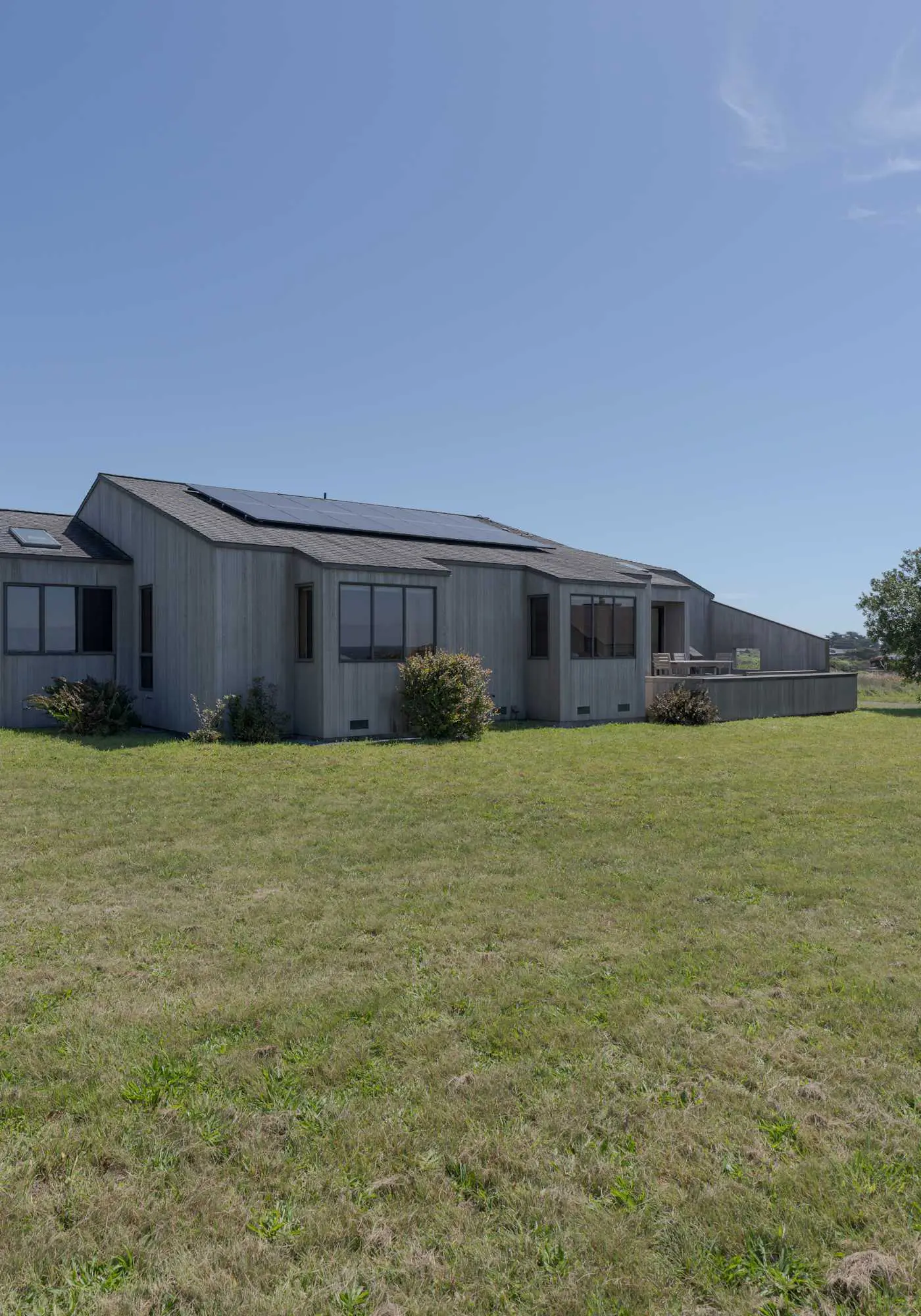 Blue Heron - Ocean-view home with private hot tub, EV charger & fireplace