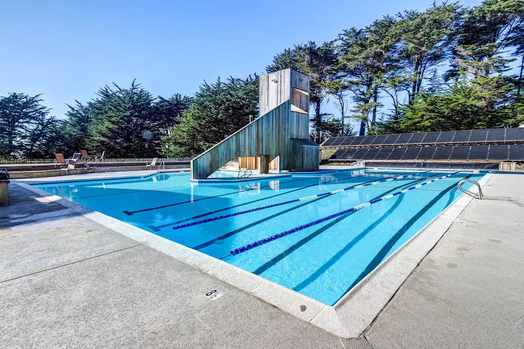 Brammer's Bluff - Oceanfront home with hot tub & garden near the bluffs, dogs welcome